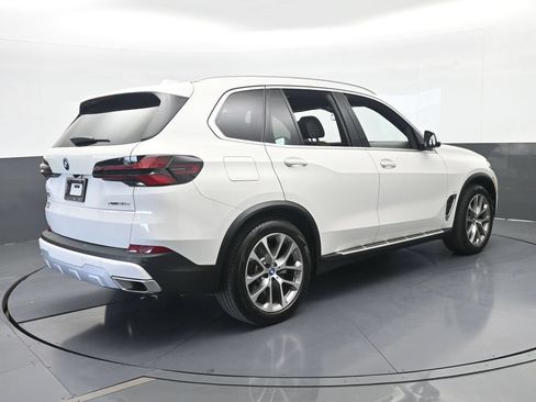 Used 2025 BMW X5 xDrive50e AWD/4WD image 6