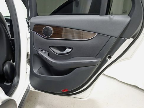 Used 2017 Mercedes-Benz GLC 300 4MATIC image 35