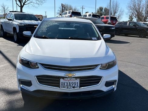 Used 2018 Chevrolet Malibu LT image 2