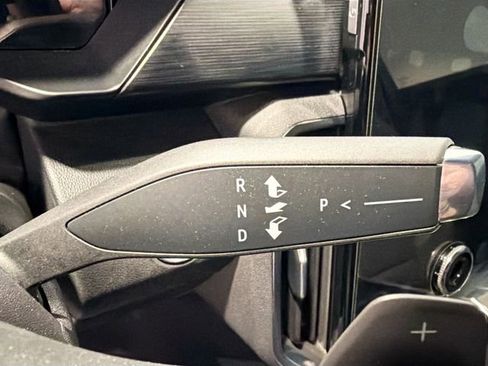 Used 2024 GMC Acadia AT4 w/ Luxury Package image 16