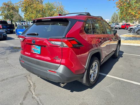 Used 2024 Toyota RAV4 LE AWD/4WD image 5