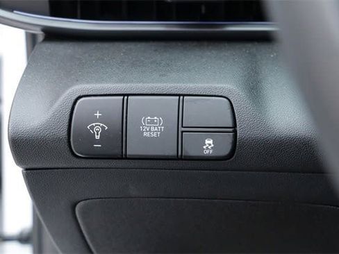 Certified 2025 Hyundai Elantra SEL image 19