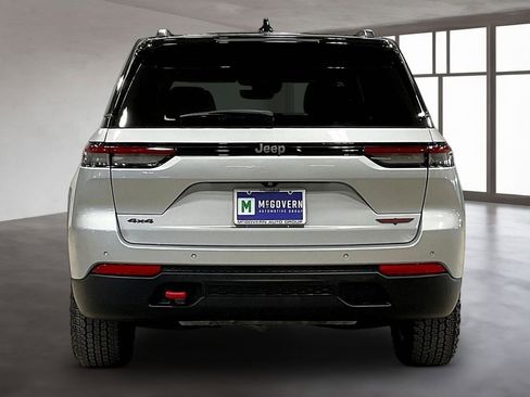 Used 2022 Jeep Grand Cherokee Trailhawk AWD/4WD image 5