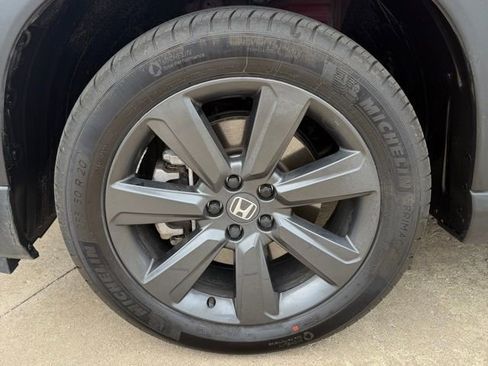 Certified 2025 Honda Pilot Sport image 9