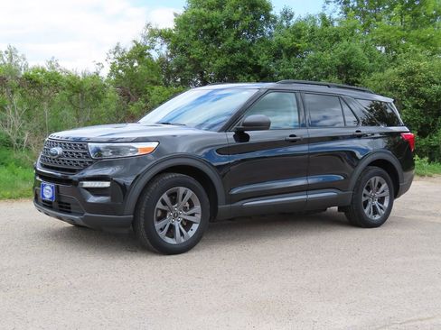 Used 2021 Ford Explorer XLT w/ Equipment Group 202A AWD/4WD image 20