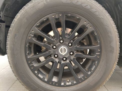 Used 2018 Nissan Titan SV w/ SV Convenience Package image 31