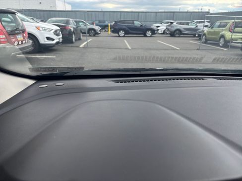 Used 2025 Nissan Versa SV FWD image 32