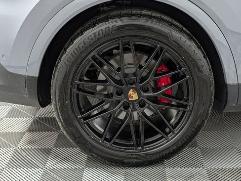 Used 2024 Porsche Cayenne S AWD/4WD image 13