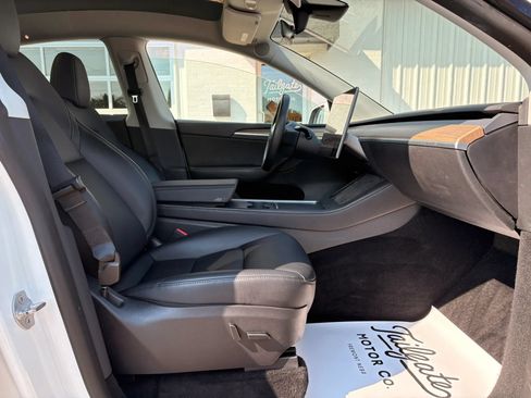 Used 2022 Tesla Model Y Long Range AWD/4WD image 11