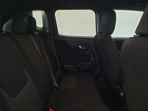 Used 2021 Jeep Renegade Latitude w/ Luxury Group II AWD/4WD image 19