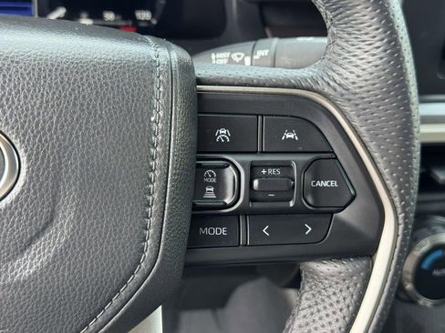 Used 2025 Toyota Tacoma TRD Off-Road image 12