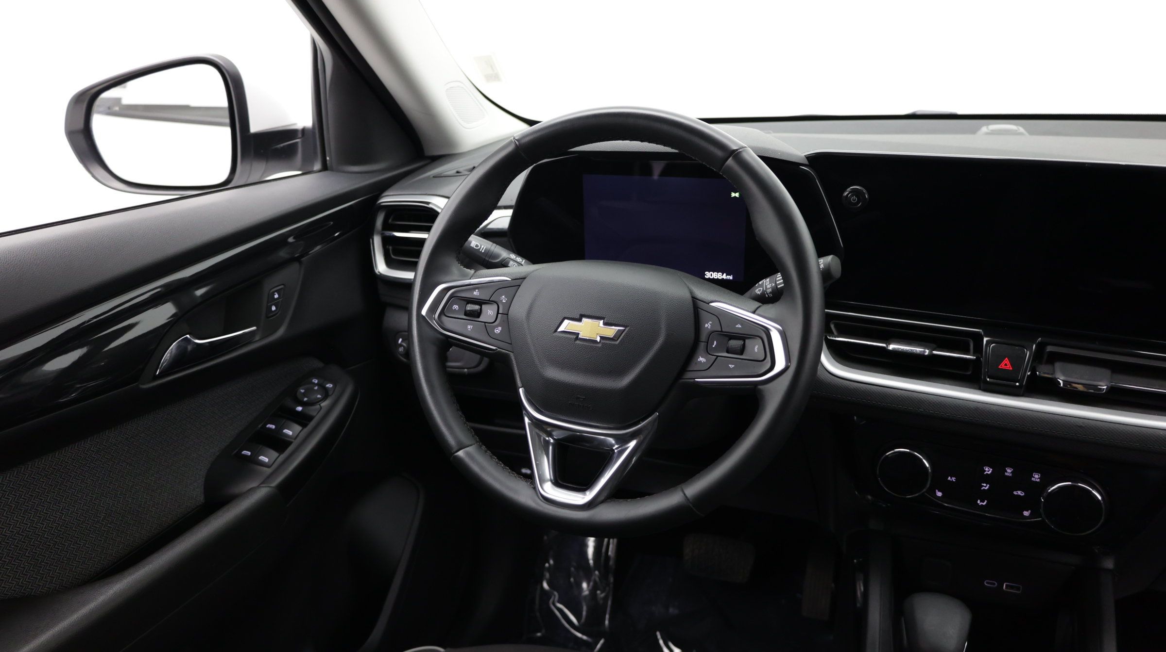 Used 2024 Chevrolet TrailBlazer LT w/ LT Cold Weather Package FWD image 31