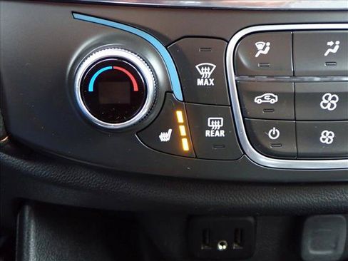 Used 2020 Chevrolet Traverse LT w/ Driver Confidence II Package image 21