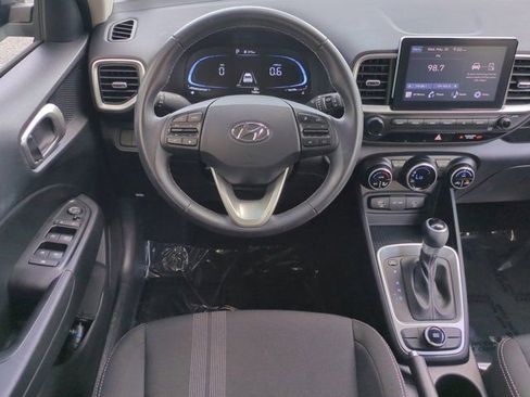 Used 2024 Hyundai Venue SEL FWD image 15
