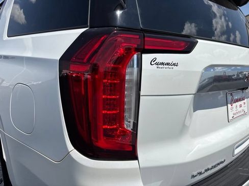 Used 2023 GMC Yukon XL Denali w/ Advanced Technology Package AWD/4WD image 11
