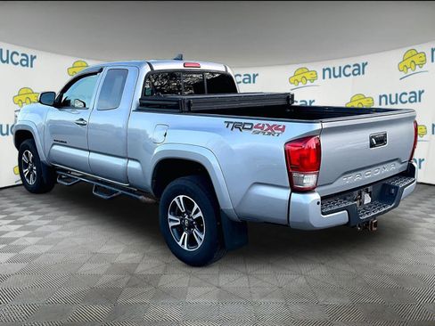 Used 2016 Toyota Tacoma TRD Sport image 3