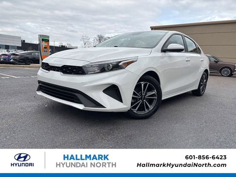 Used 2024 Kia Forte LXS image 1