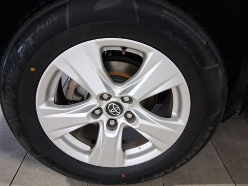 Used 2020 Toyota RAV4 XLE FWD image 11