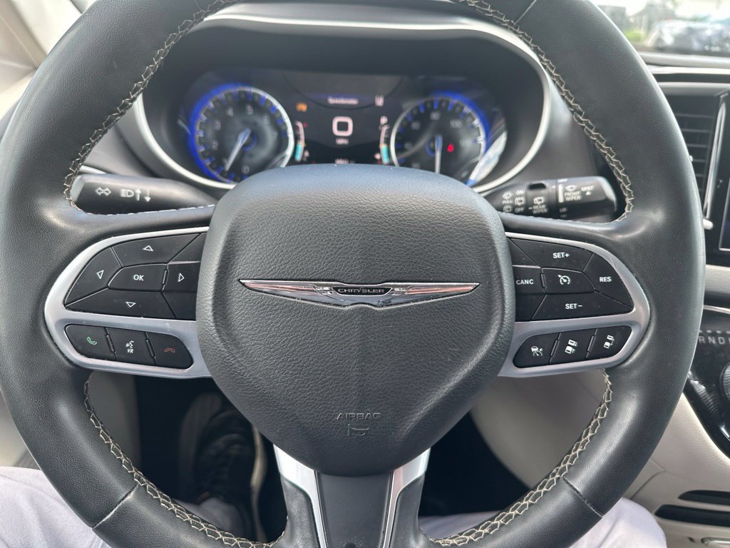 Used 2022 Chrysler Pacifica Touring-L FWD image 15