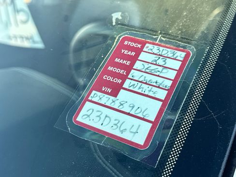 New 2023 Jeep Grand Cherokee 4WD 4xe w/ Luxury Tech Group II image 26