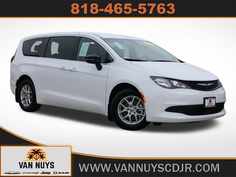 Used 2025 Chrysler Voyager LX image 1