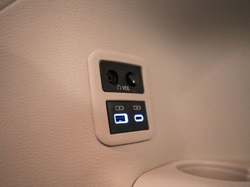 Certified 2022 Toyota Sienna Platinum image 45