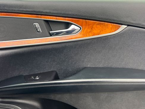 Used 2018 Lincoln MKX Reserve image 19