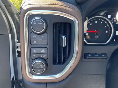 Used 2022 Chevrolet Silverado 2500 High Country w/ Technology Package AWD/4WD image 44