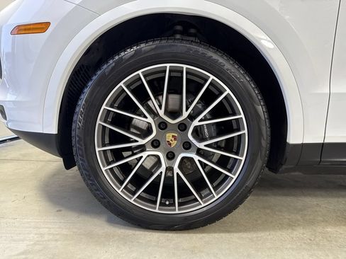 Certified 2021 Porsche Cayenne E-Hybrid AWD/4WD image 13