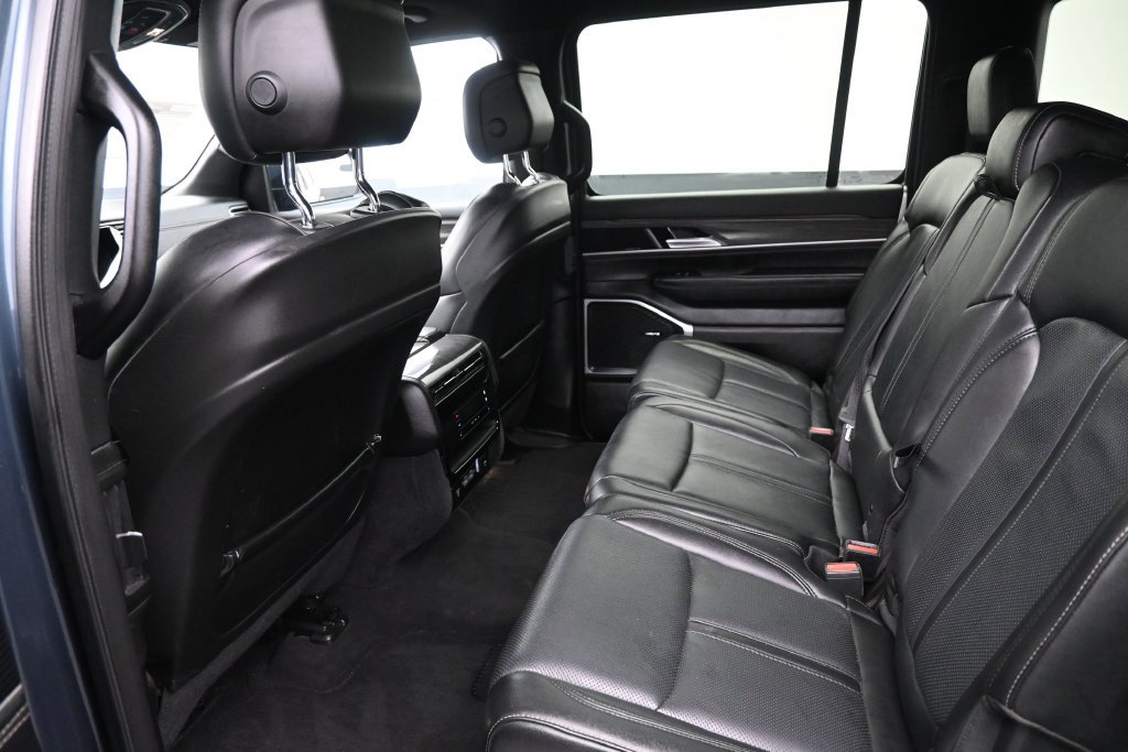 Used 2024 Jeep Wagoneer L Series II w/ Flexible Seating Group AWD/4WD image 24