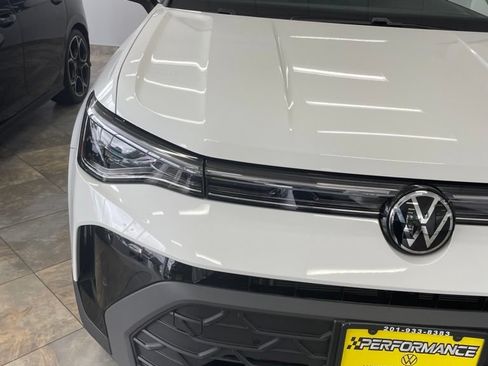 New 2026 Volkswagen Taos SE AWD/4WD image 2