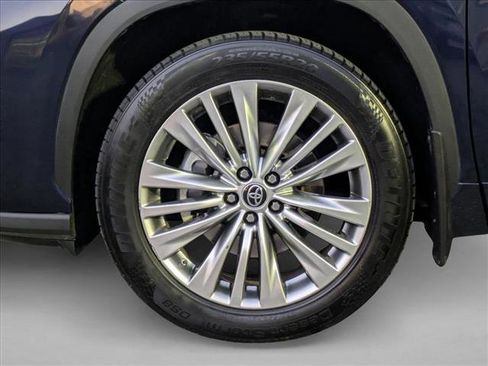 Used 2023 Toyota Highlander Platinum image 24
