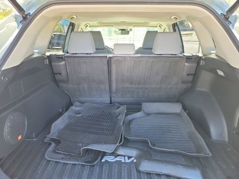 Used 2021 Toyota RAV4 XLE Premium image 8