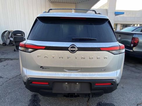 Used 2024 Nissan Pathfinder SV w/ SV Premium Package image 4