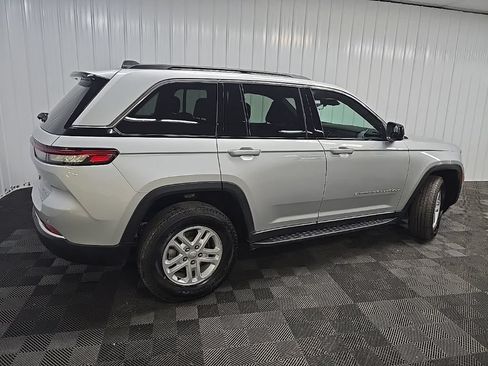 Used 2025 Jeep Grand Cherokee Laredo w/ Luxury Tech Group I AWD/4WD image 3