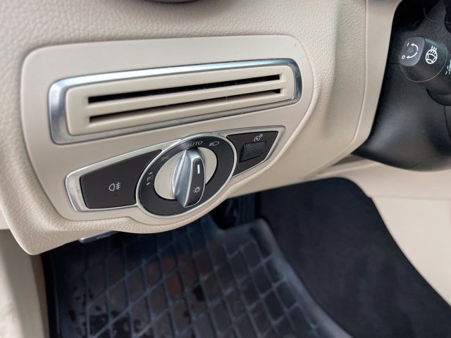 Used 2021 Mercedes-Benz GLC 300 4MATIC image 23