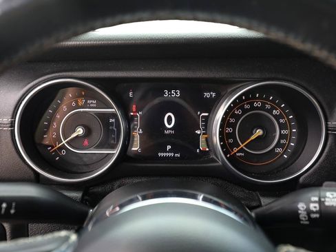 Used 2018 Jeep Wrangler Unlimited Sahara AWD/4WD image 17