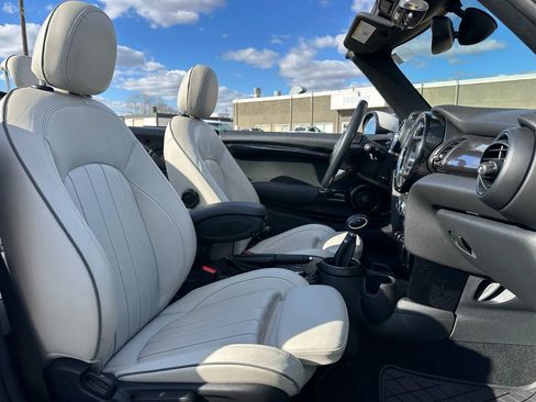 Used 2017 MINI Cooper S image 30