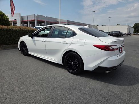 Used 2025 Toyota Camry SE w/ Convenience Package FWD image 9