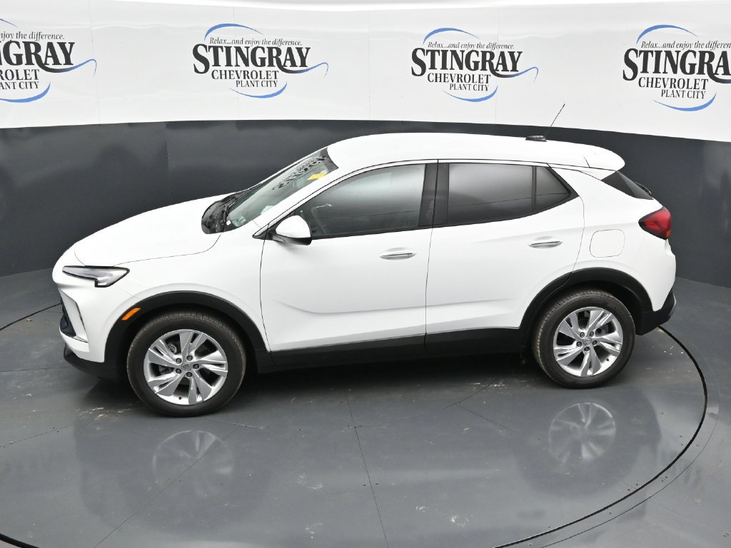 Used 2024 Buick Encore GX Preferred w/ Comfort Package FWD image 21