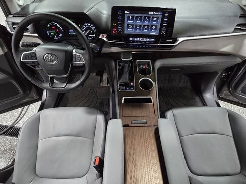 Used 2024 Toyota Sienna XLE w/ XLE Plus Package AWD/4WD image 21