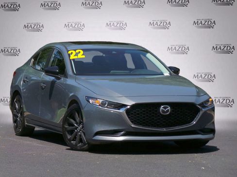 Used 2022 MAZDA MAZDA3 s FWD image 2