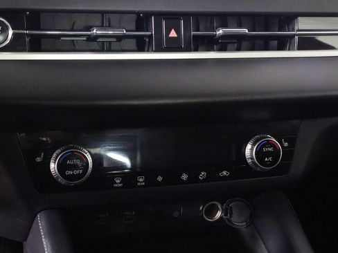 Used 2024 Mitsubishi Outlander SE image 43