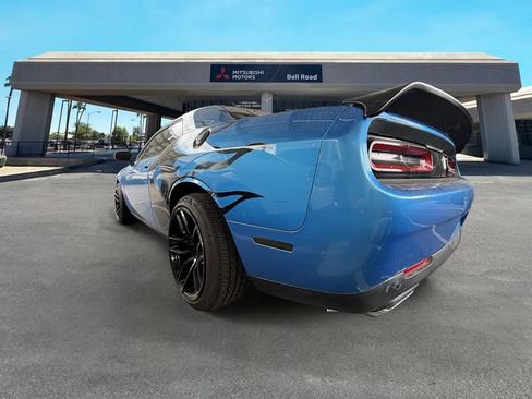 Used 2016 Dodge Challenger R/T w/ Driver Convenience Group RWD image 8