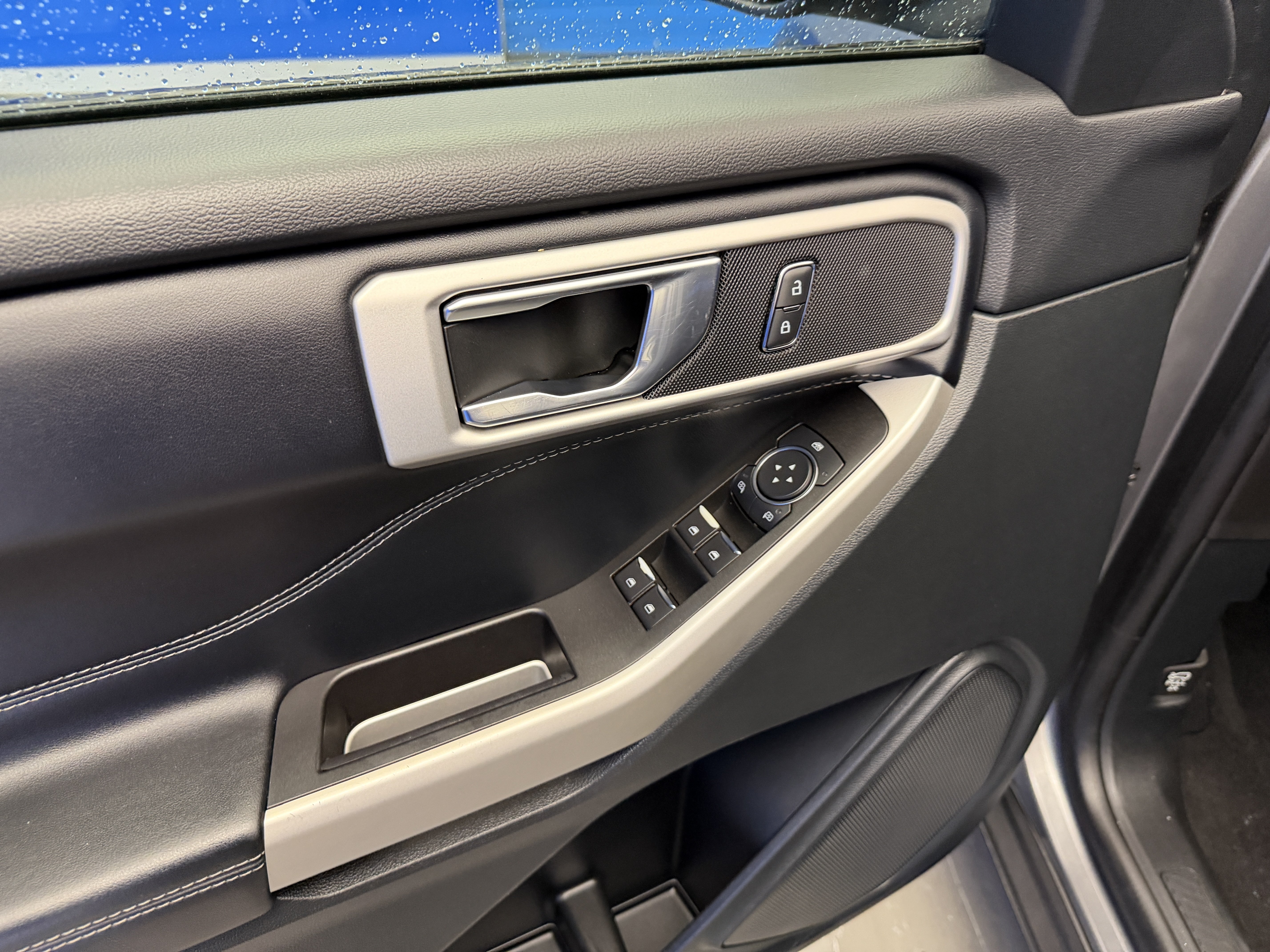 Used 2021 Ford Explorer XLT RWD image 10
