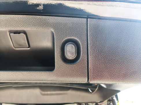Used 2017 GMC Yukon SLT AWD/4WD image 24