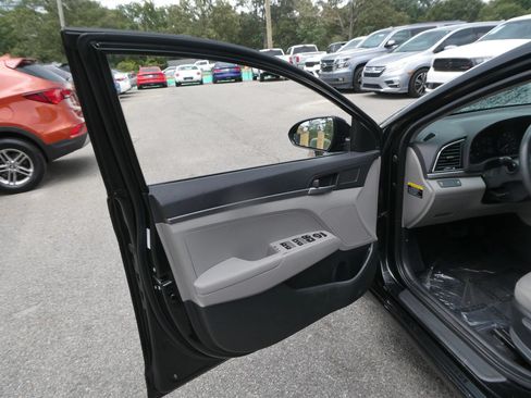 Used 2017 Hyundai Elantra SE FWD image 11