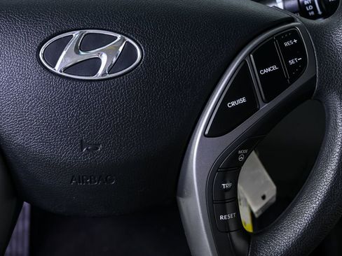Used 2014 Hyundai Elantra SE image 10