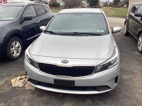 Used 2017 Kia Forte LX image 2