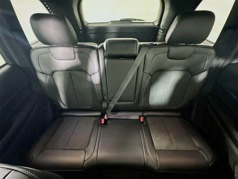 New 2025 Jeep Grand Cherokee Altitude image 10